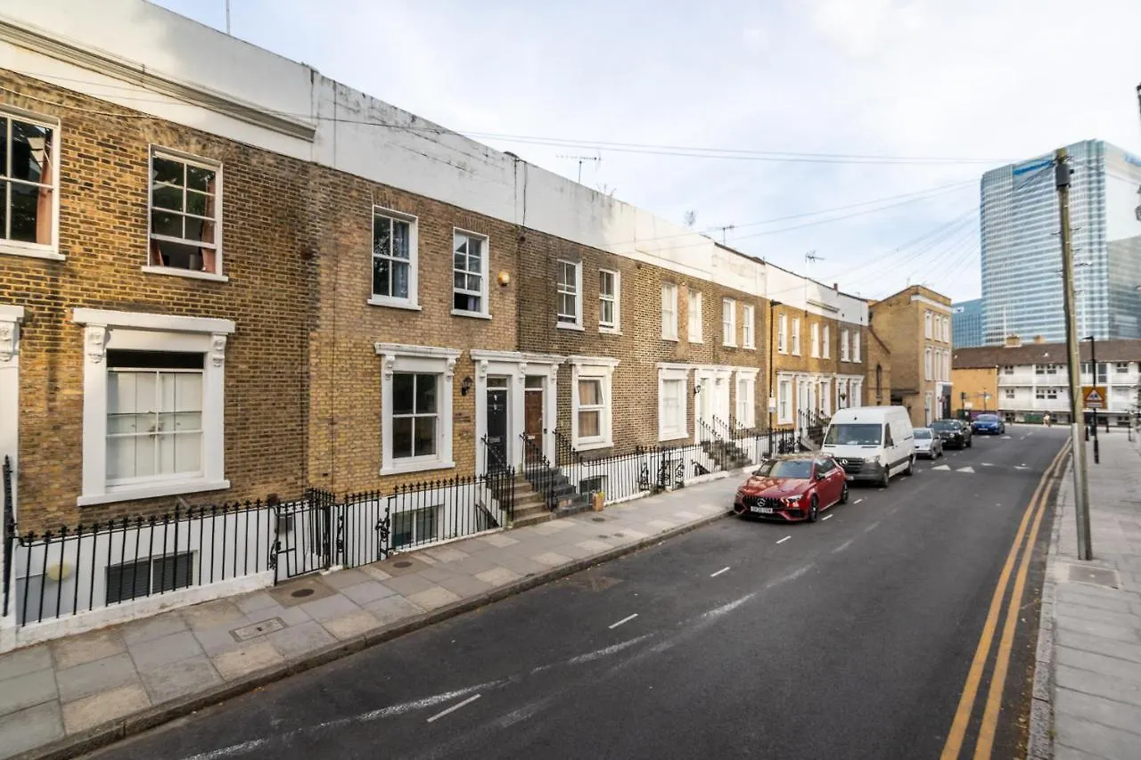 Double Room W/Projector & Garden Hot Tub London 0*,  United Kingdom